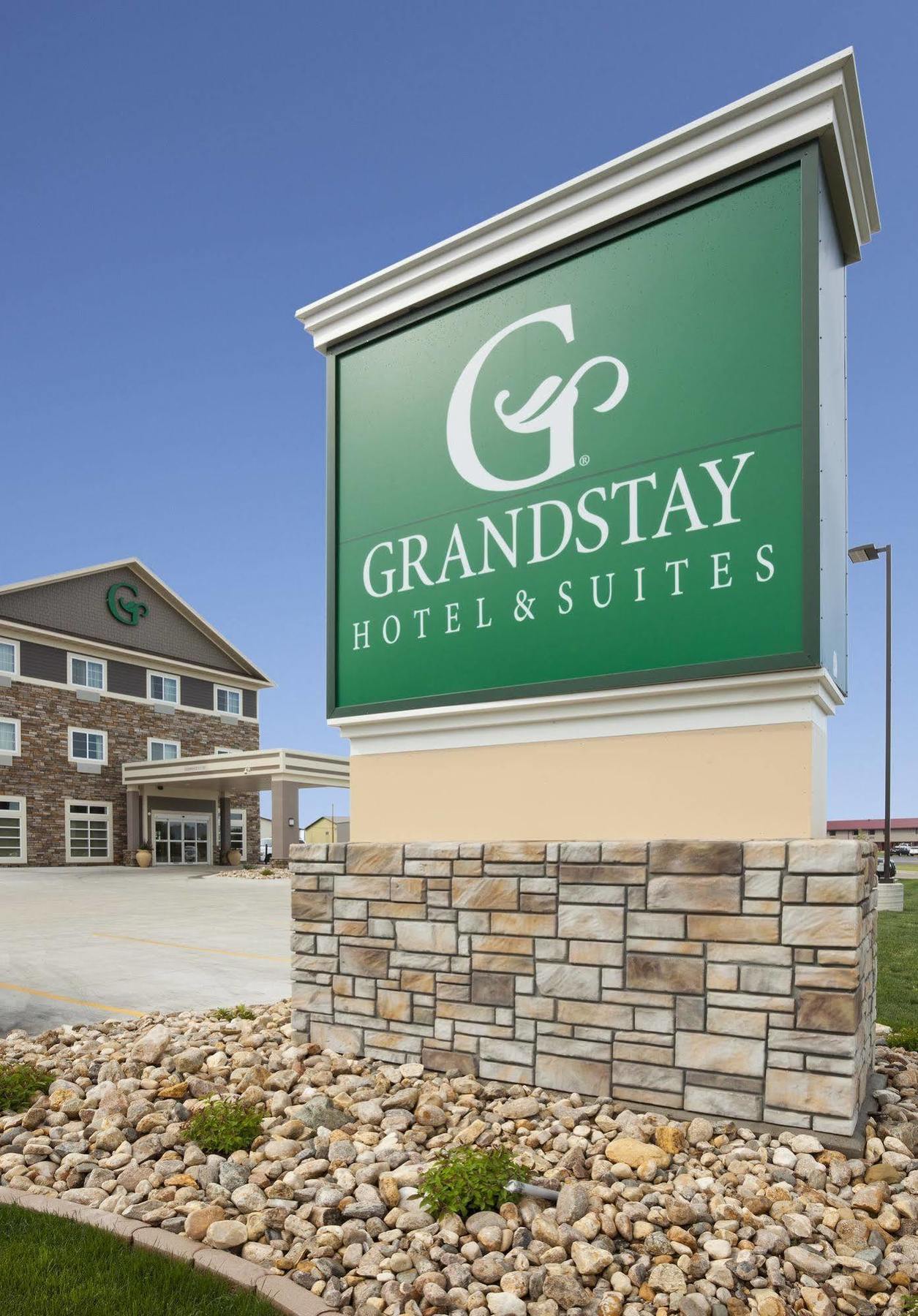 Grandstay Hotel & Suites Valley City Exterior photo